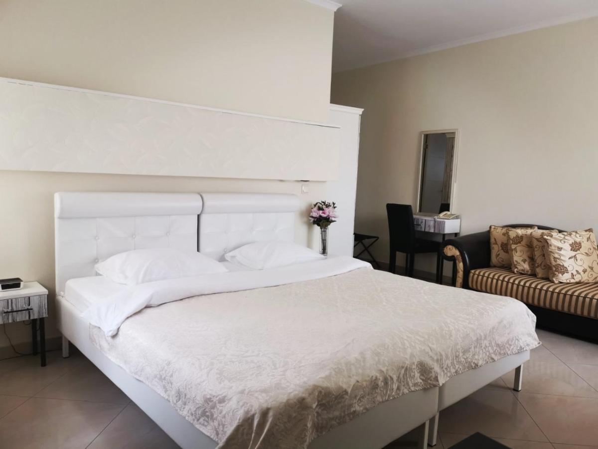 Garni Hotel Dash Novi Sad Exterior foto
