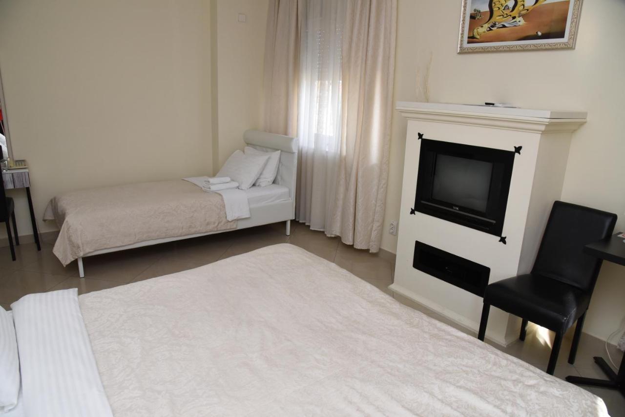 Garni Hotel Dash Novi Sad Exterior foto