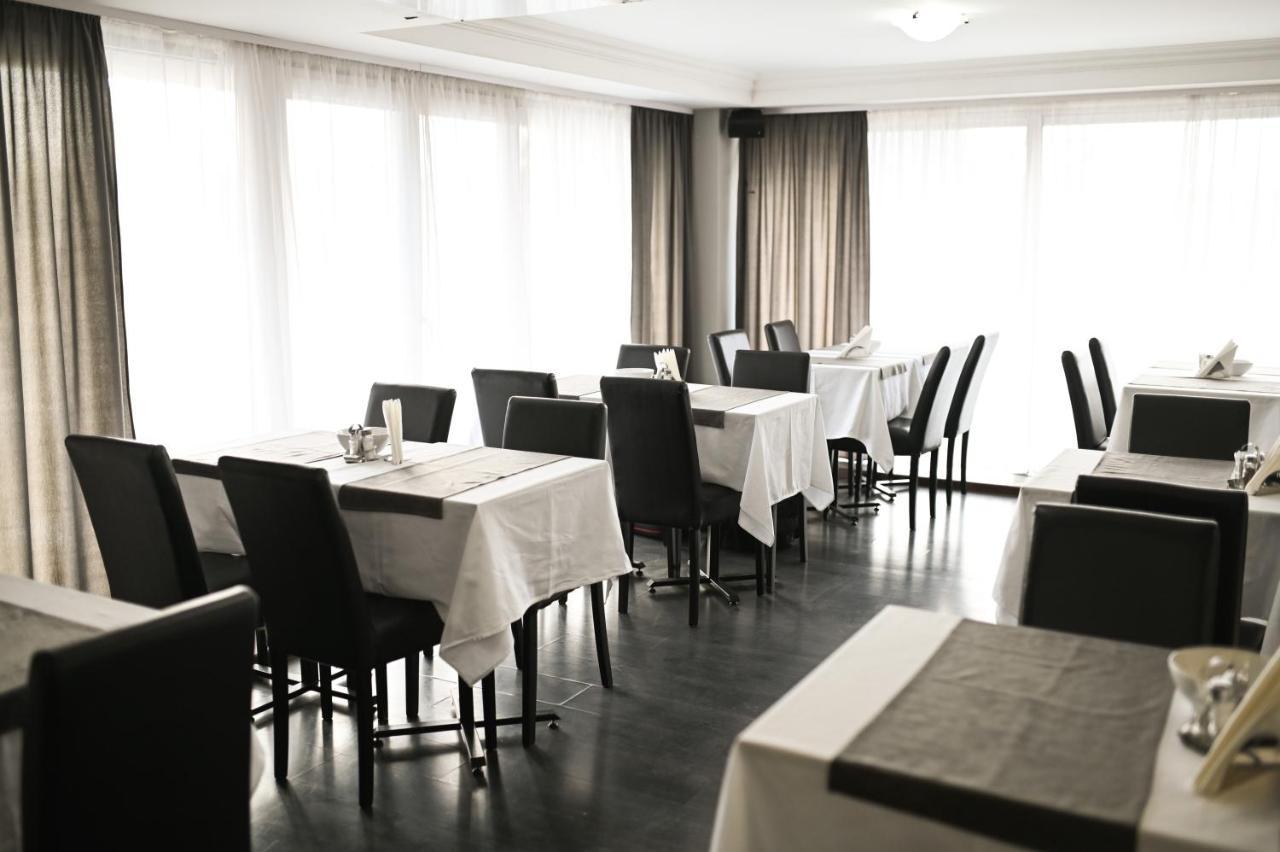 Garni Hotel Dash Novi Sad Exterior foto