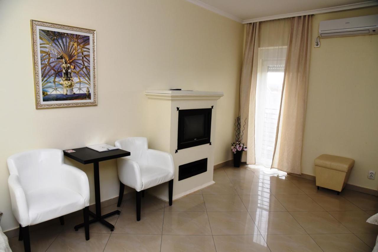 Garni Hotel Dash Novi Sad Exterior foto
